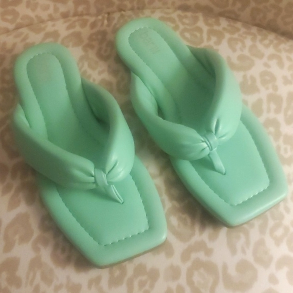 Womens sandals